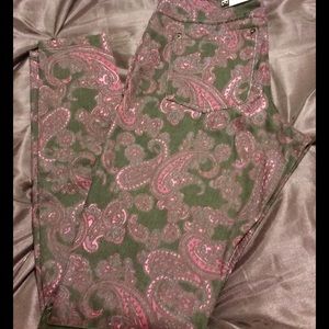 Pretty Paisley Jeggings in Blackberry by Hue