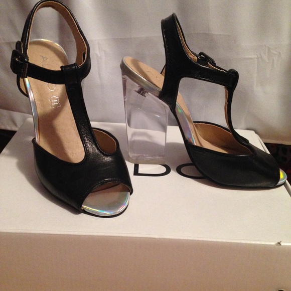 NWOT Aldo Aserri Lucite T-Strap Heel