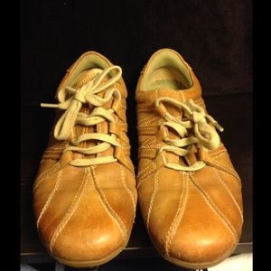 Tan Steve Madden sneaker