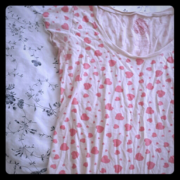 Top with heart prints