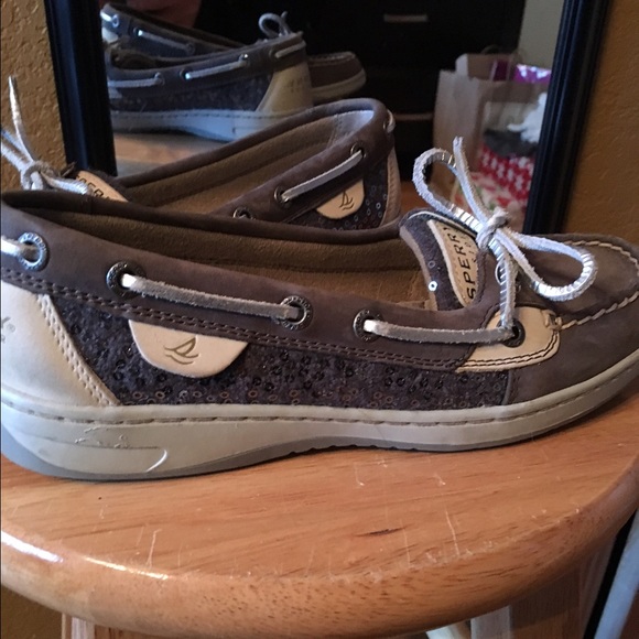 Gray and silver sperrys