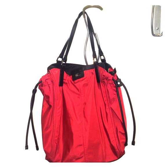 NEW PRICE AND NEW Burberry Tote!!!!! $300+ Off!!!