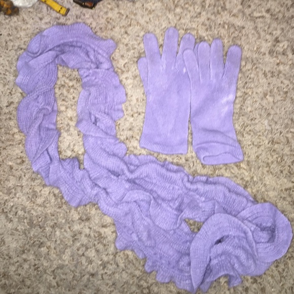 New York and Company Glove and Scarf set