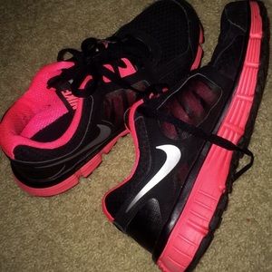 Nike dual fusion tennis shoes