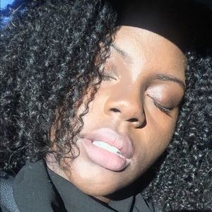 Meet your Posher, Ara