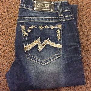 Zig zag miss me jeans straight!