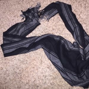 Black and Gray Old Navy Scarf