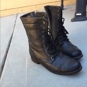 Combat boots