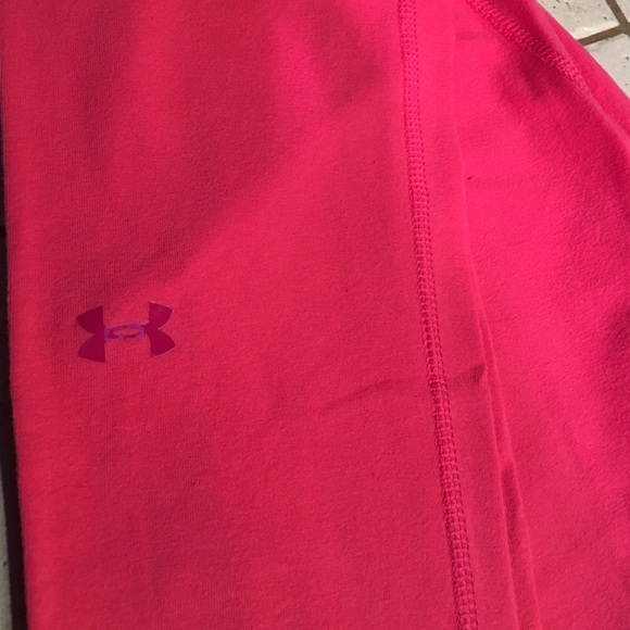 Hot pink Under Armour leggings