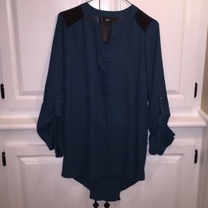 Mossimo blouse with great details.