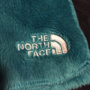Brand new teal North Face 5 foot fuzzy scarf