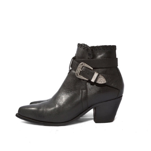 Dingo pointed toe ankle boot with buckle