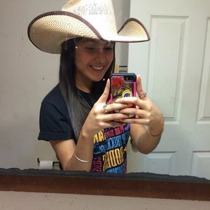 Meet your Posher, Emilee