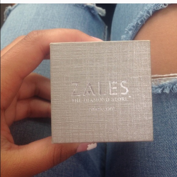 DIAMOND ZALES ENGAGMENT RING