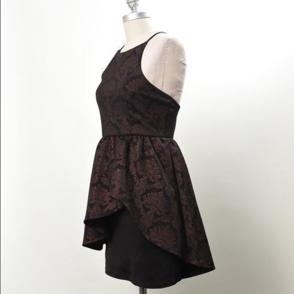❌SOLD❌Addison metallic baroque print peplum dress - Picture 2 of 4