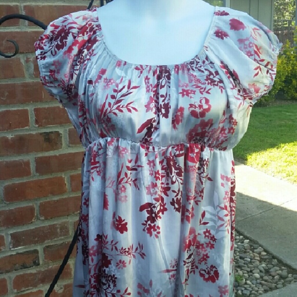*SOLD IN BUNDLE* Gray polyester floral top - Picture 4 of 4