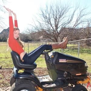 Meet your Posher, Nina