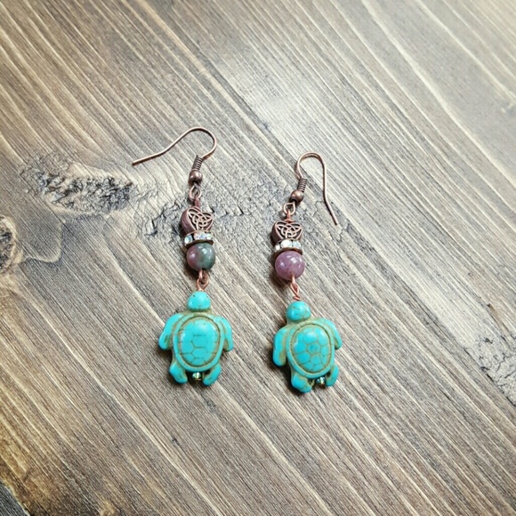Cute dangling turtle earrings with jasper stones - Picture 1 of 4