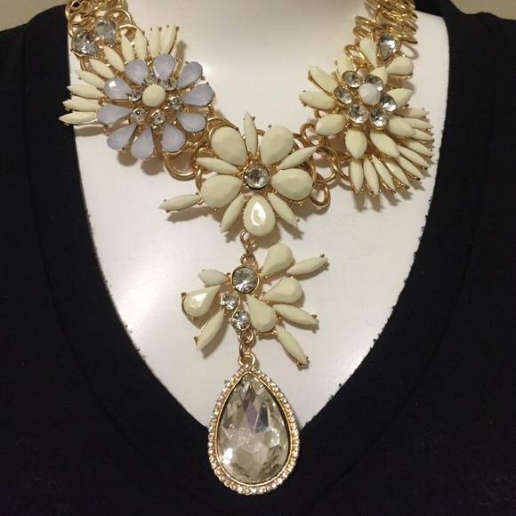 White Crystal Drop Flower Statement Necklace - image 4