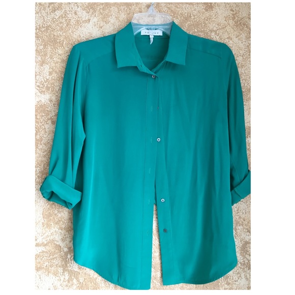 Green button down shirt - Picture 1 of 2
