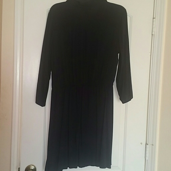 Dresses - Picture 2 of 4