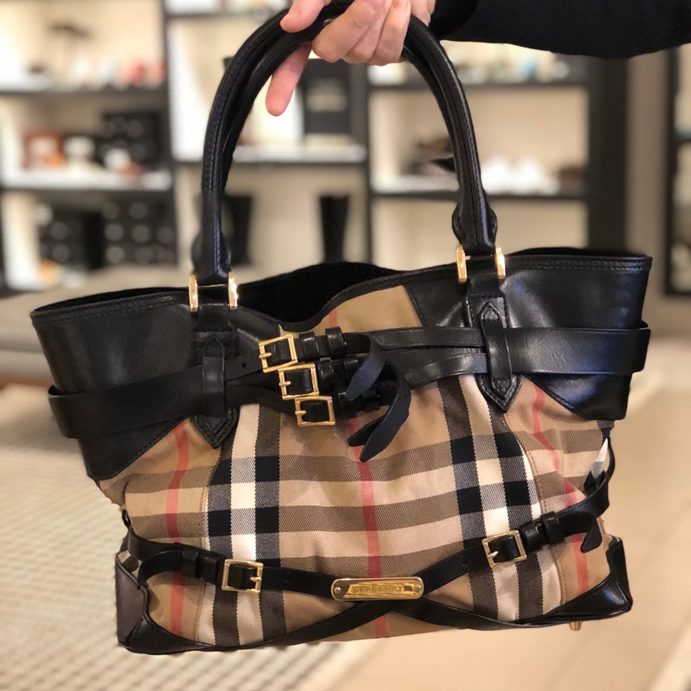 Burberry handbag. 100% authentic! Great condition!
