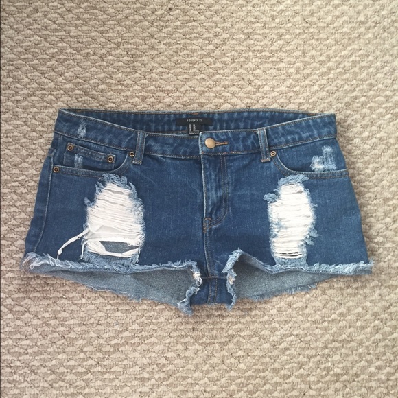 👖Forever 21 Distressed Shorts