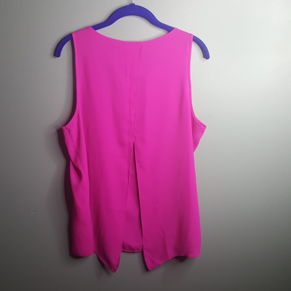 Express Split Back Top! - Picture 3 of 3
