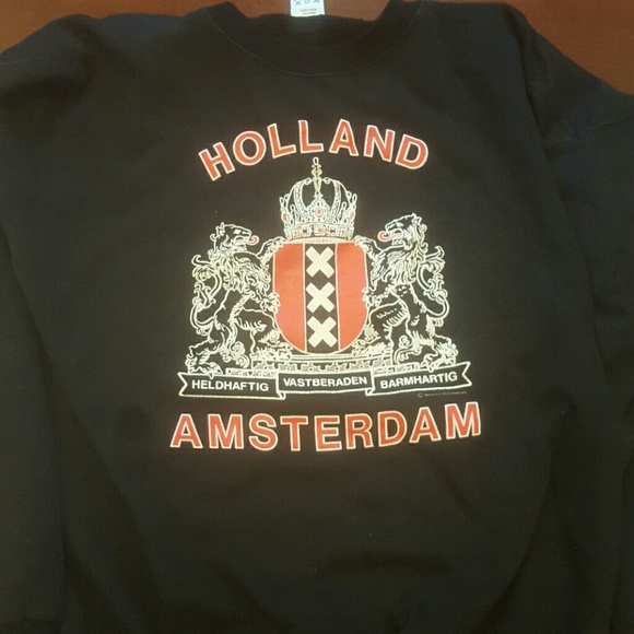 Black sweatshirt
