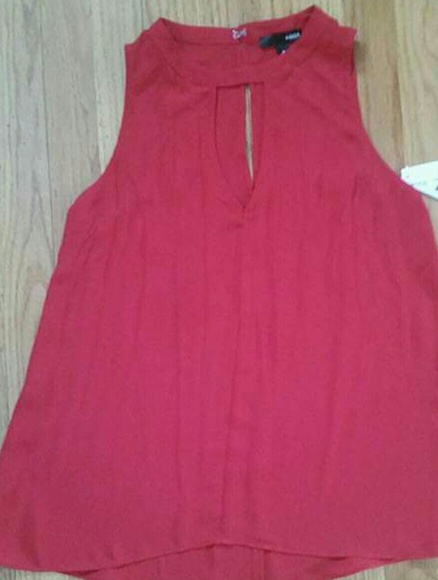 Nwt red peep hole top