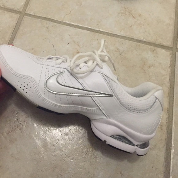 BRAND NEW WHITE NIKES✔️