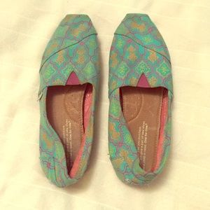 Women's toms