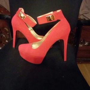 CHARLOTTE RUSSE PUMPS