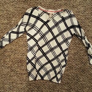 Black and White Banana Republic Sweater