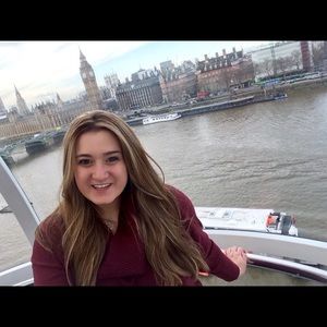 Meet your Posher, Danielle