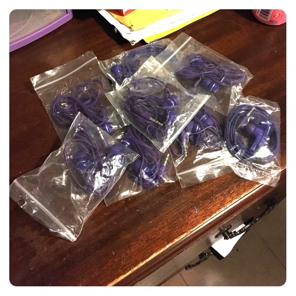 8 Earphones Brand New