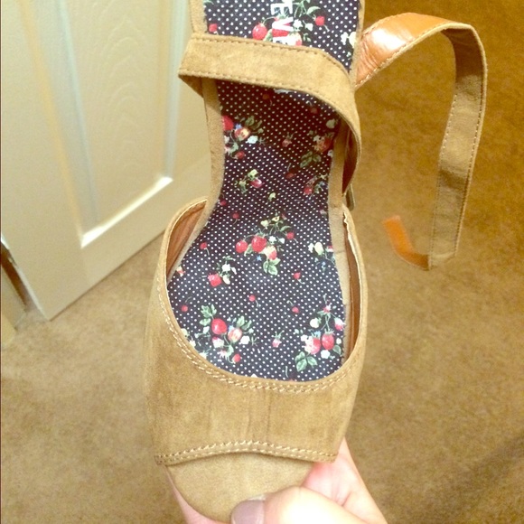 Tan cloth like high heels.