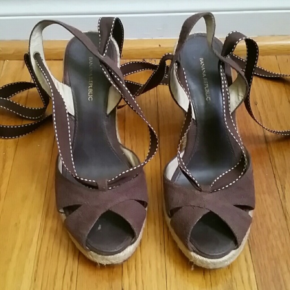 Banana Republic platforms