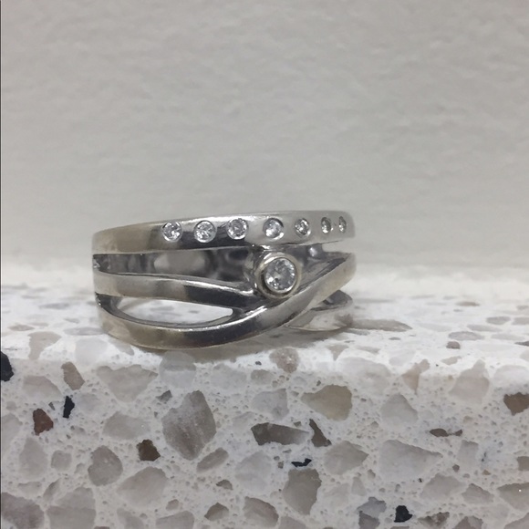 14K White Gold  Wide Band w/ Diamond Ring Size 6 - Picture 2 of 6