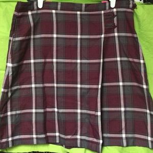 Plaid, pleated knee-length skirt