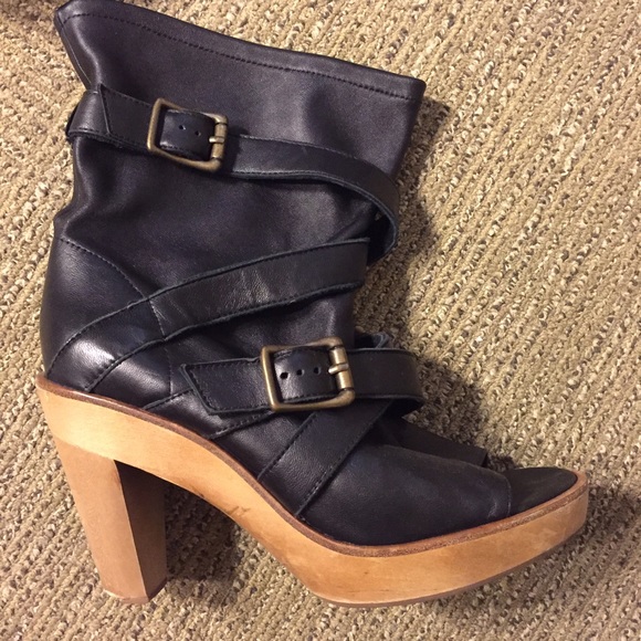 Open toed Leather Boots