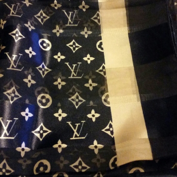 Brand new scarf