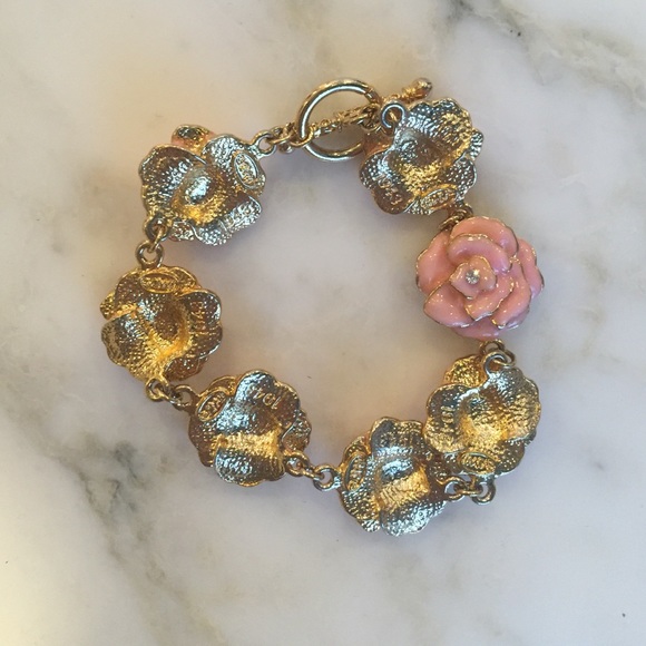 Adorable pink flower bracelet - Picture 2 of 2