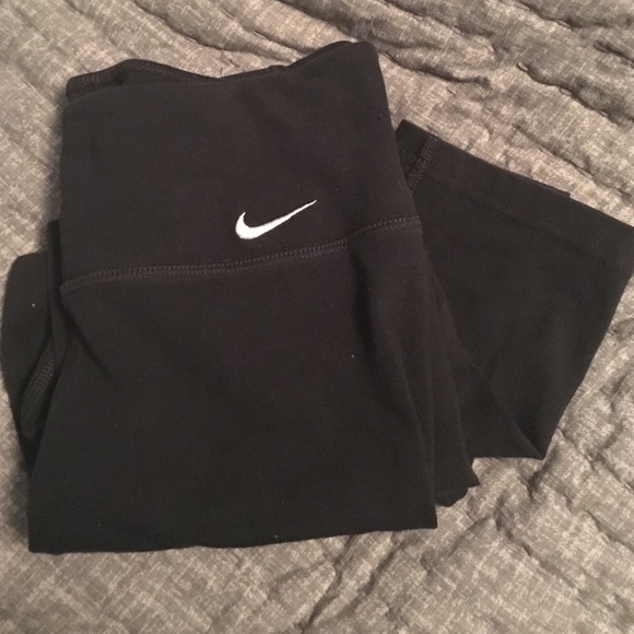 NIKE Capri Leggings