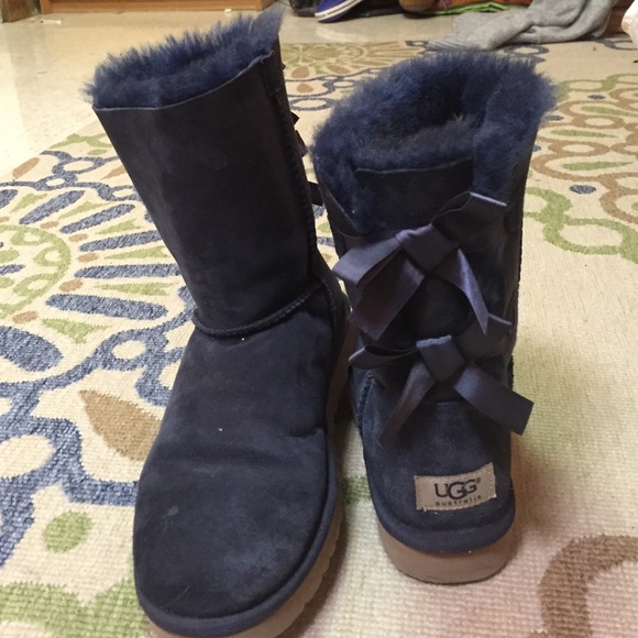 NAVY Bow Uggs