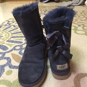 NAVY Bow Uggs