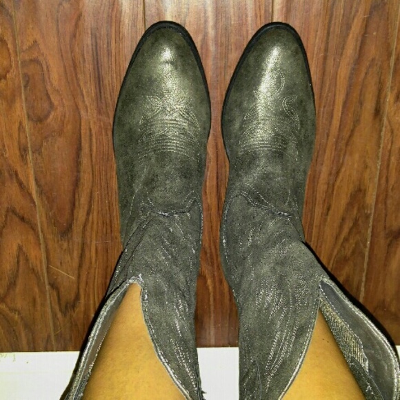 On gold for trade: Rampage Cowgirl Boots from Belk