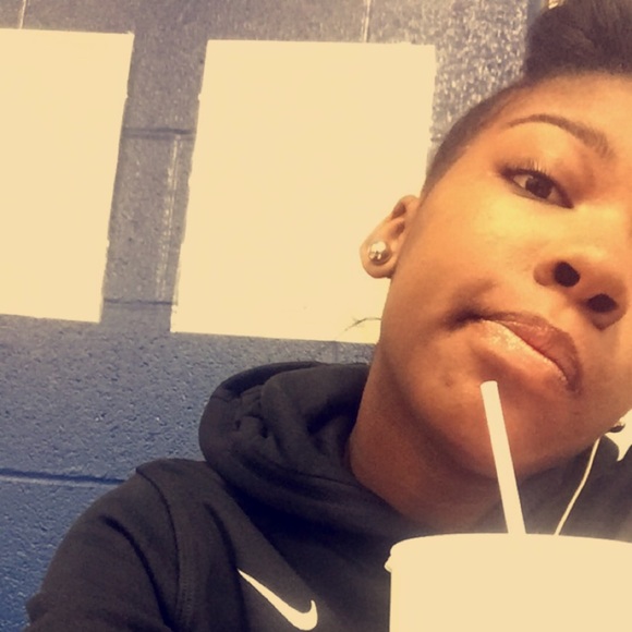 Meet Your Posher, Zee💕 - Picture 2 of 2