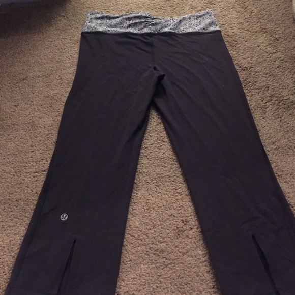 Grey lululemon crop with unique printed band