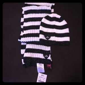 2b  Bebe scarf and hat